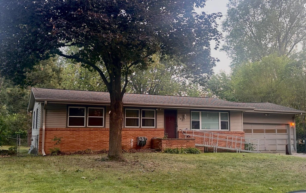 Photo of 602 Moundsview Avenue, Roseville, MN 55113 (MLS # 7116288)
