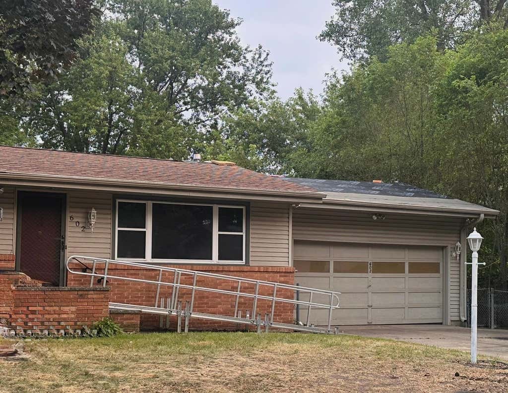 Photo of 602 Moundsview Avenue, Roseville, MN 55113 (MLS # 7116288)