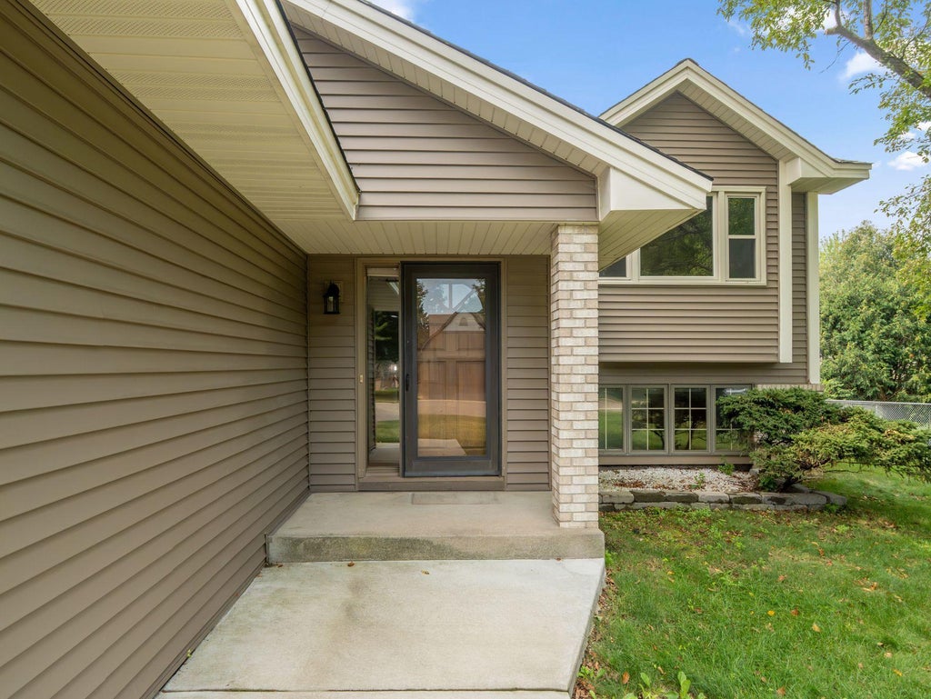 Photo of 14806 Hallmark Drive, Apple Valley, MN 55124 (MLS # 7117475)