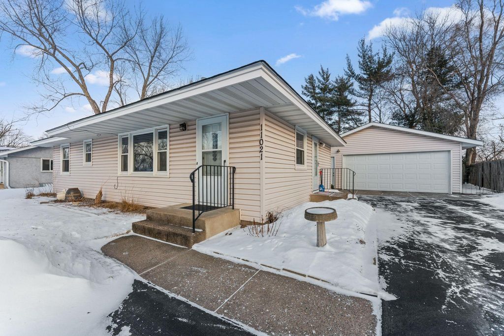 Photo of 11021 Wren Street NW, Coon Rapids, MN 55433 (MLS # 7008934)
