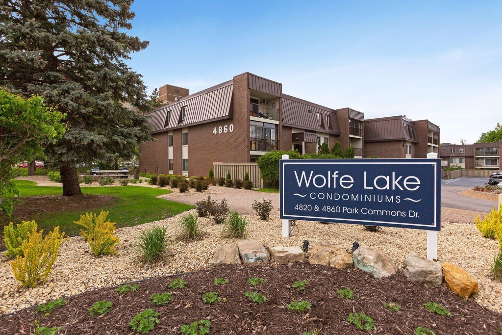 Photo of 4820 Park Commons Drive #118, Saint Louis Park, MN 55416 (MLS # 7155482)