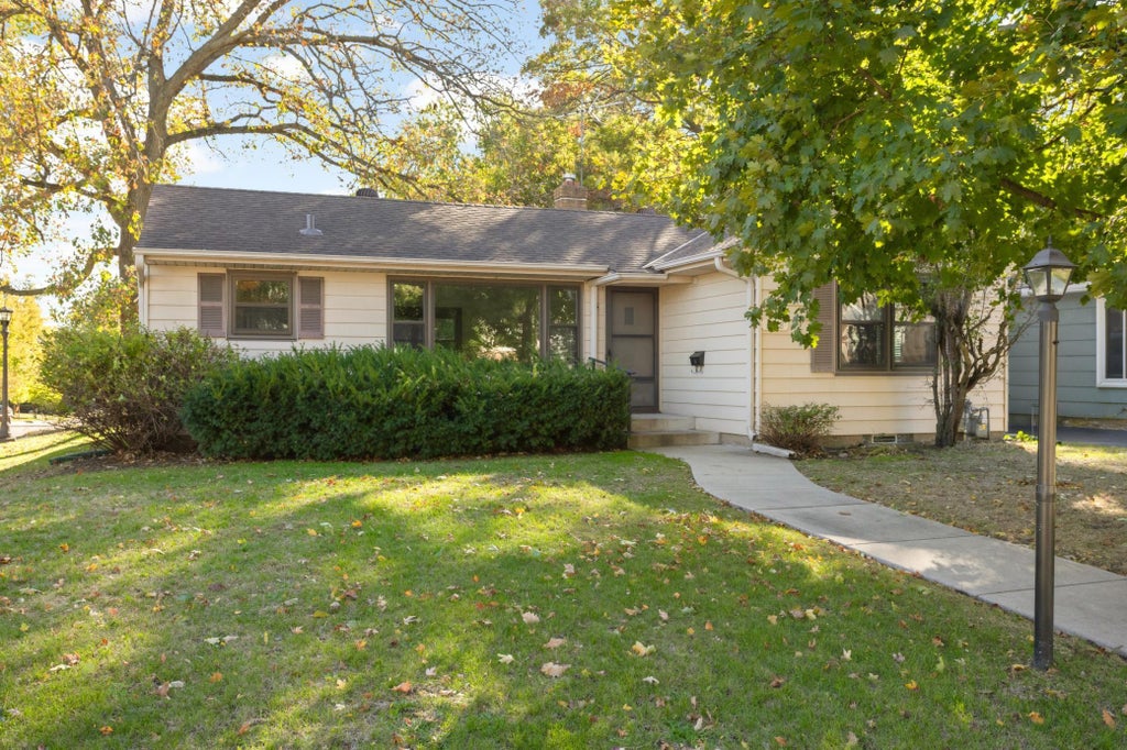 Photo of 1208 Hoyt Avenue E, Saint Paul, MN 55106 (MLS # 7158297)