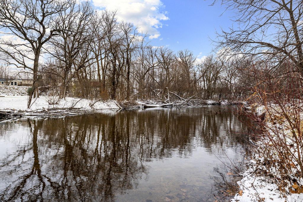 Photo of 2010 11th Avenue NE, Austin, MN 55912 (MLS # 6822282)