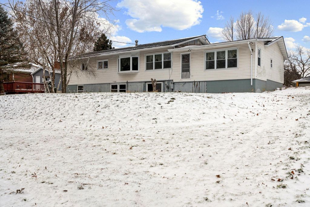 Photo of 2010 11th Avenue NE, Austin, MN 55912 (MLS # 6822282)