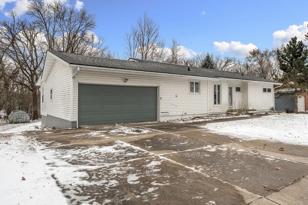 Photo of 2010 11th Avenue NE, Austin, MN 55912 (MLS # 6822282)