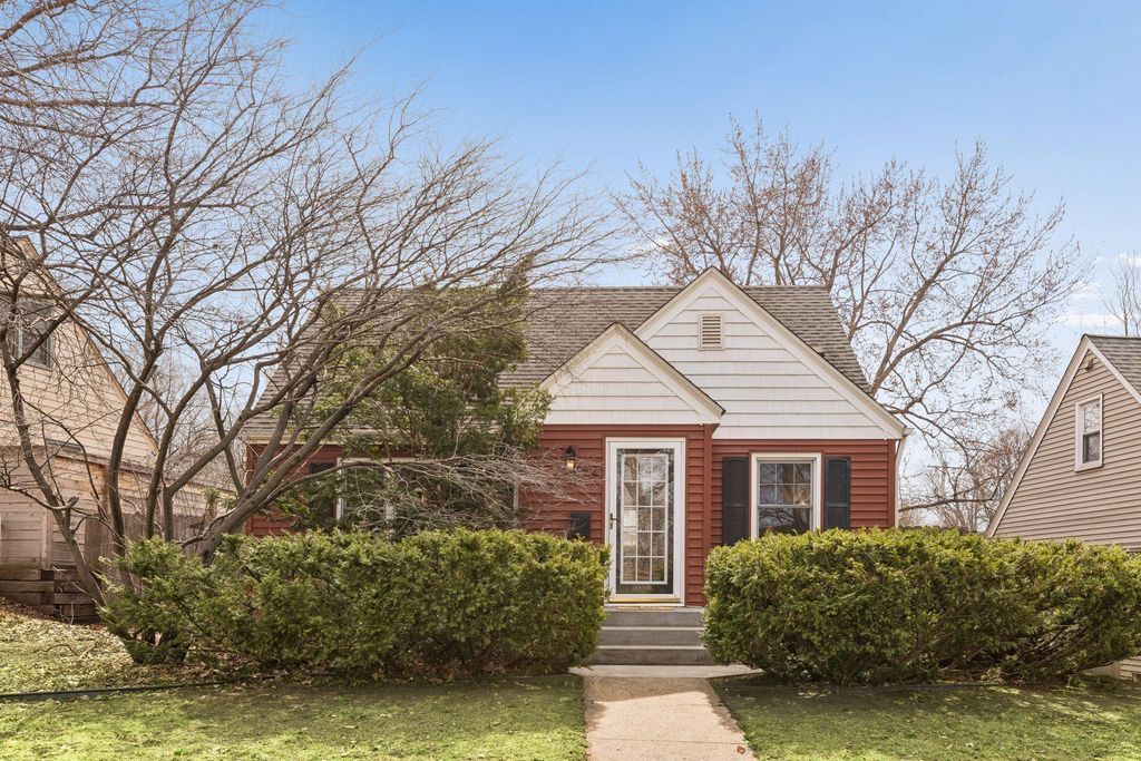 Photo of 1962 Saunders Avenue, Saint Paul, MN 55116 (MLS # 7000779)