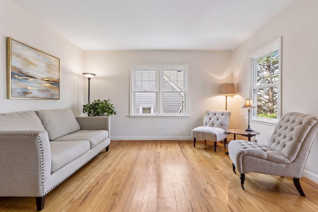 Photo of 1962 Saunders Avenue, Saint Paul, MN 55116 (MLS # 7000779)