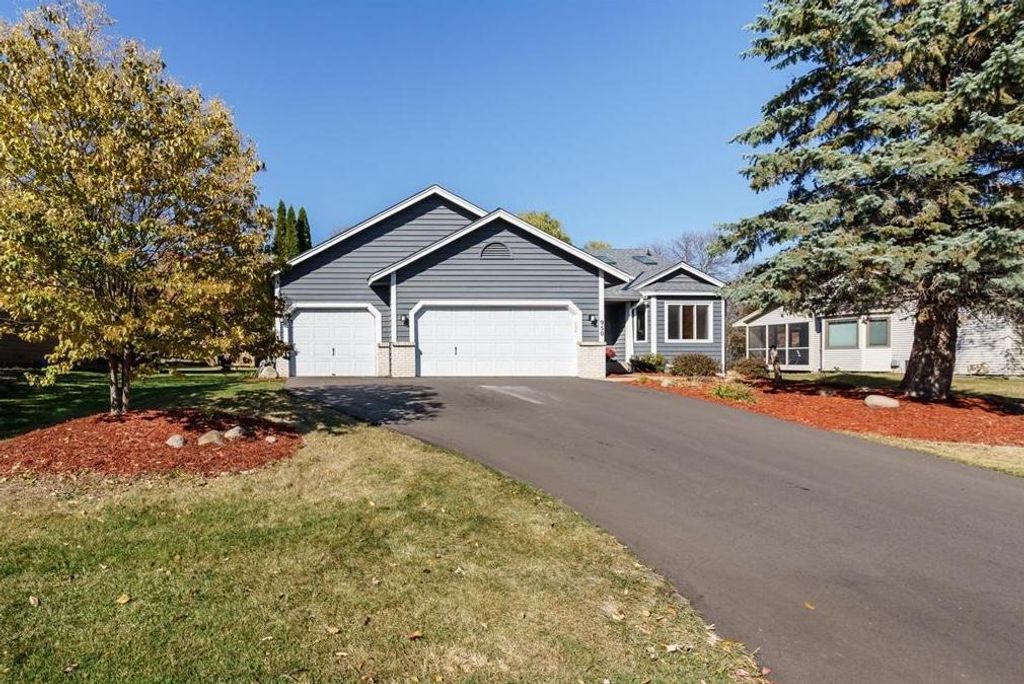Photo of 950 Lake Susan Drive, Chanhassen, MN 55317 (MLS # 7023162)