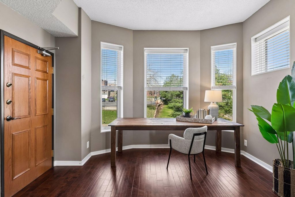 Photo of 162 College Avenue W #5, Saint Paul, MN 55102 (MLS # 7026801)