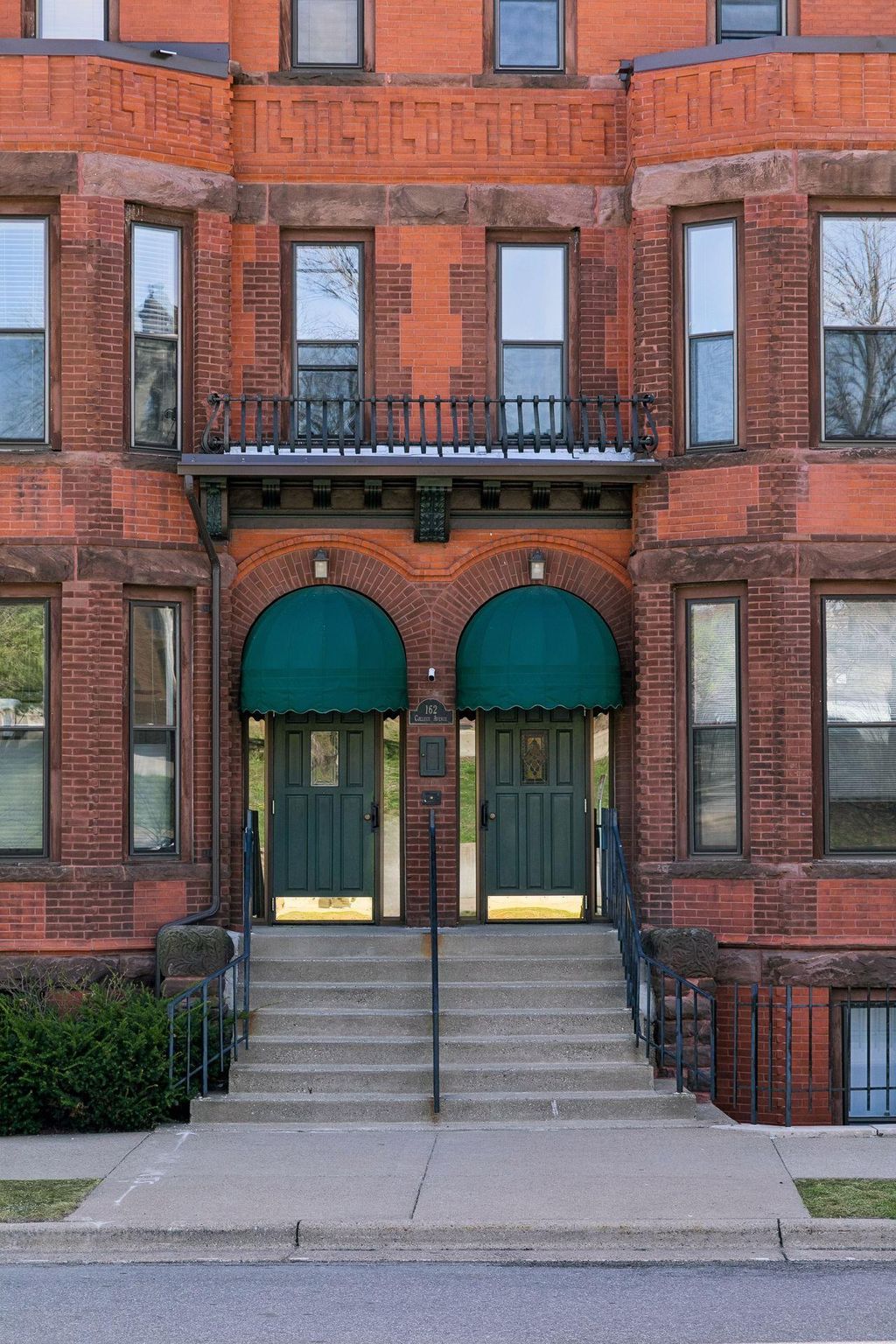Photo of 162 College Avenue W #5, Saint Paul, MN 55102 (MLS # 7026801)