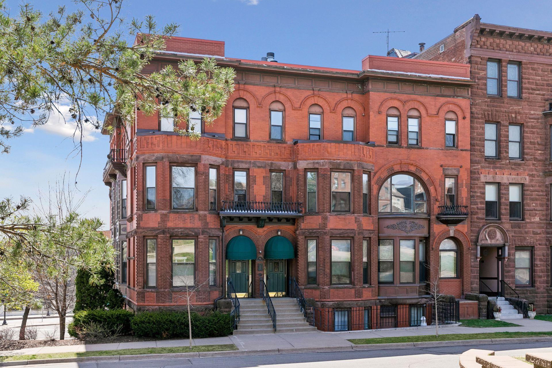 162 College Avenue W 5