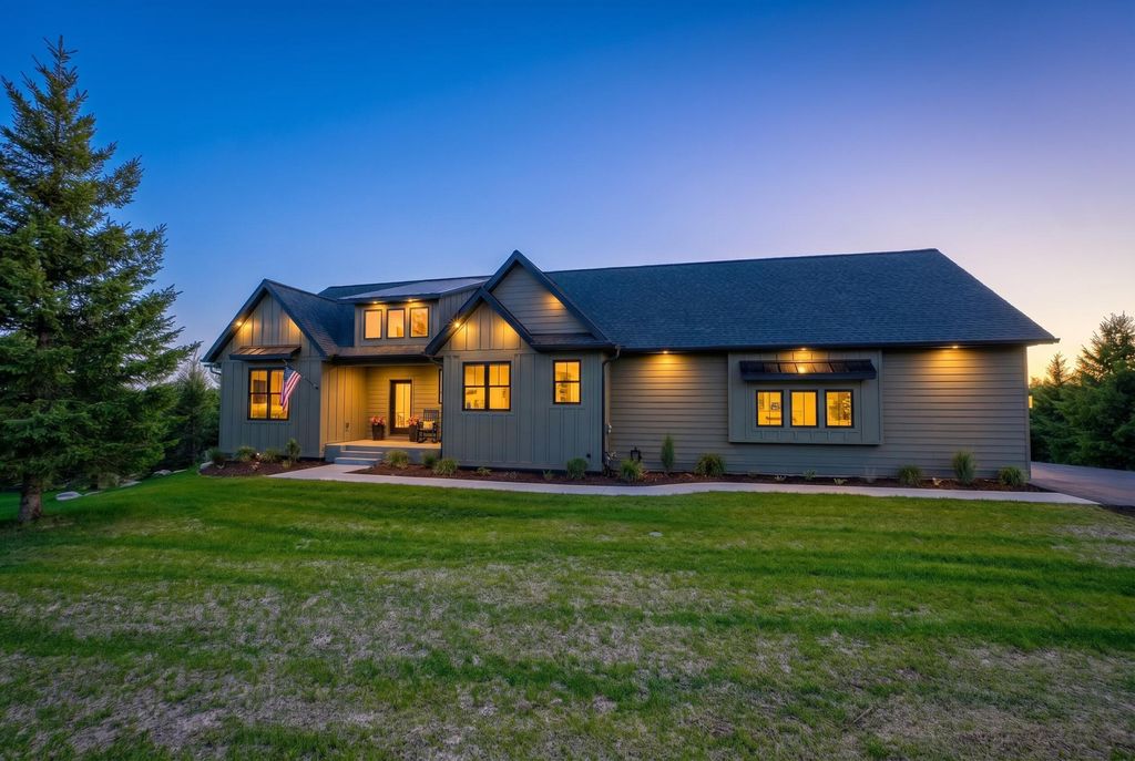 Photo of 908 Gavin Pass, Hudson, WI 54016 (MLS # 7073897)