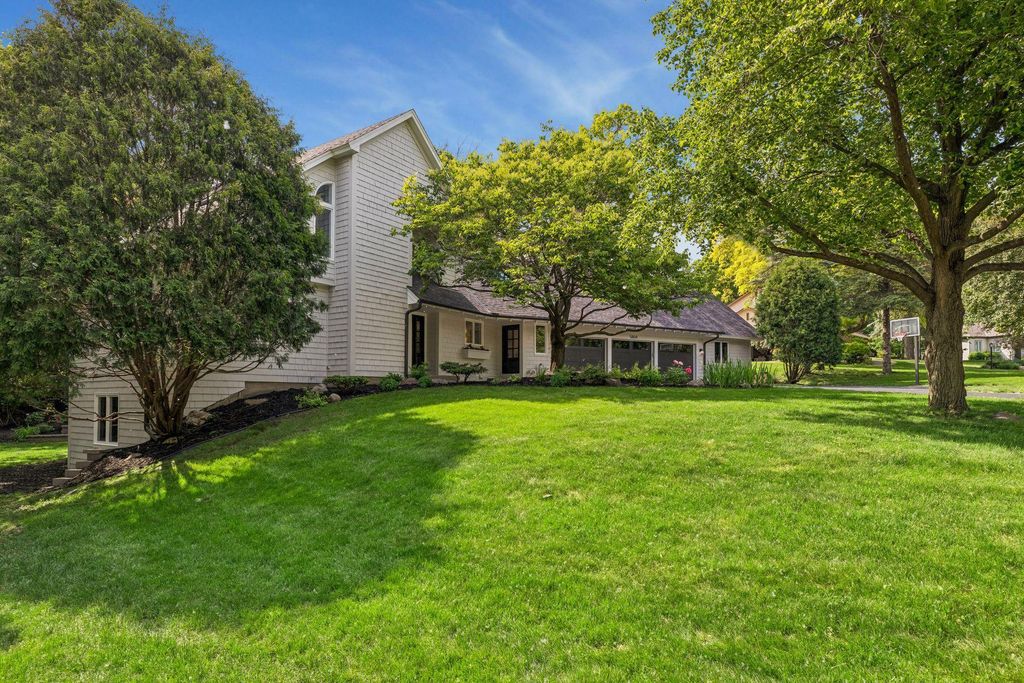 Photo of 5804 Schaefer Road, Edina, MN 55436 (MLS # 7032189)