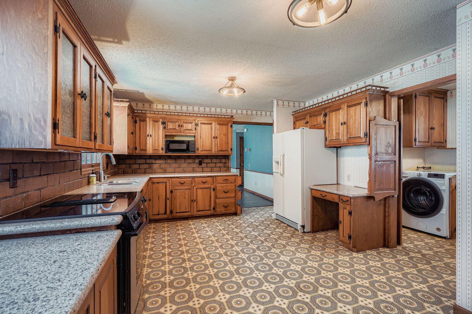 34615 Skunk Hollow Avenue