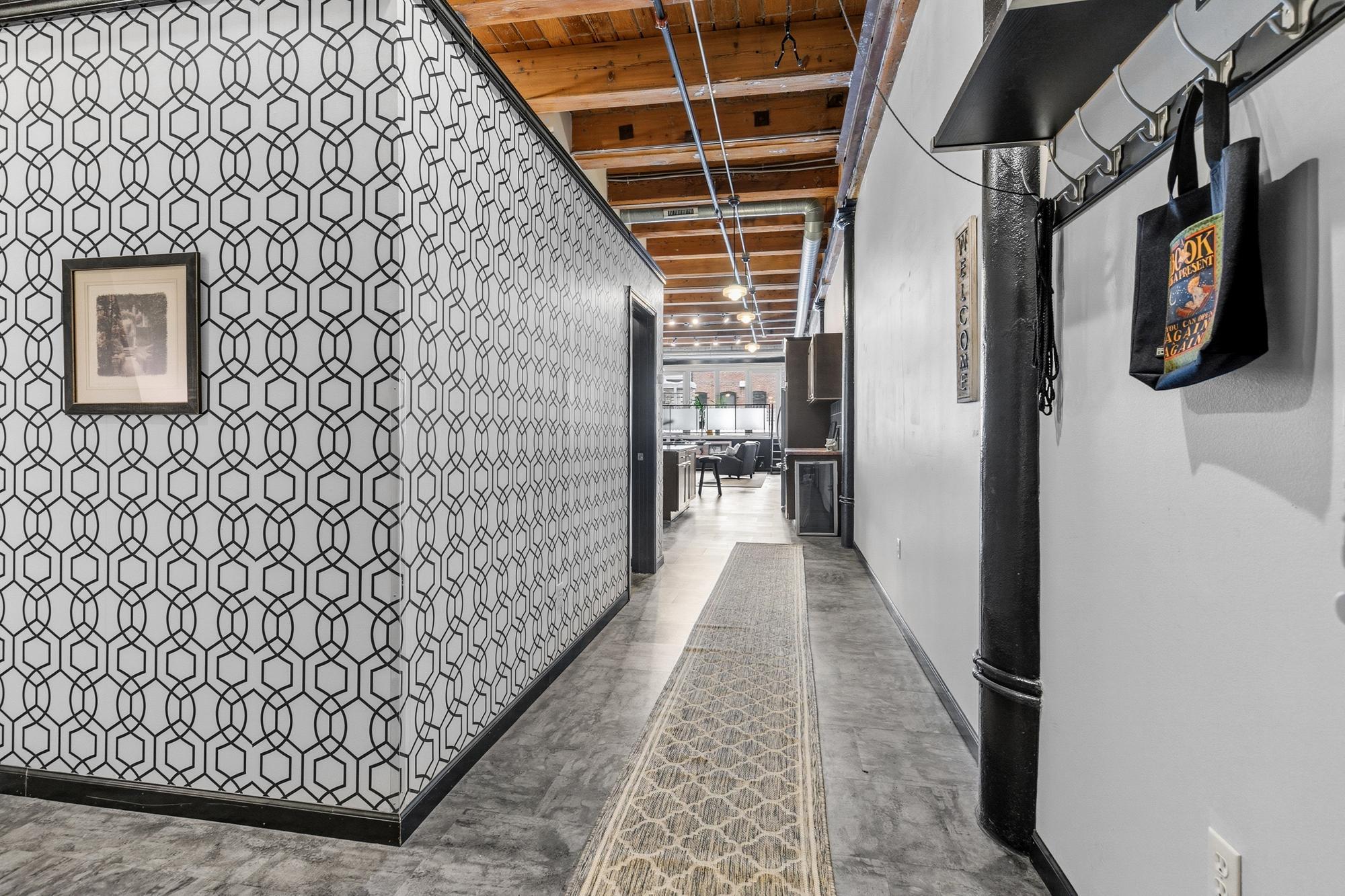 406 Wacouta Street 216