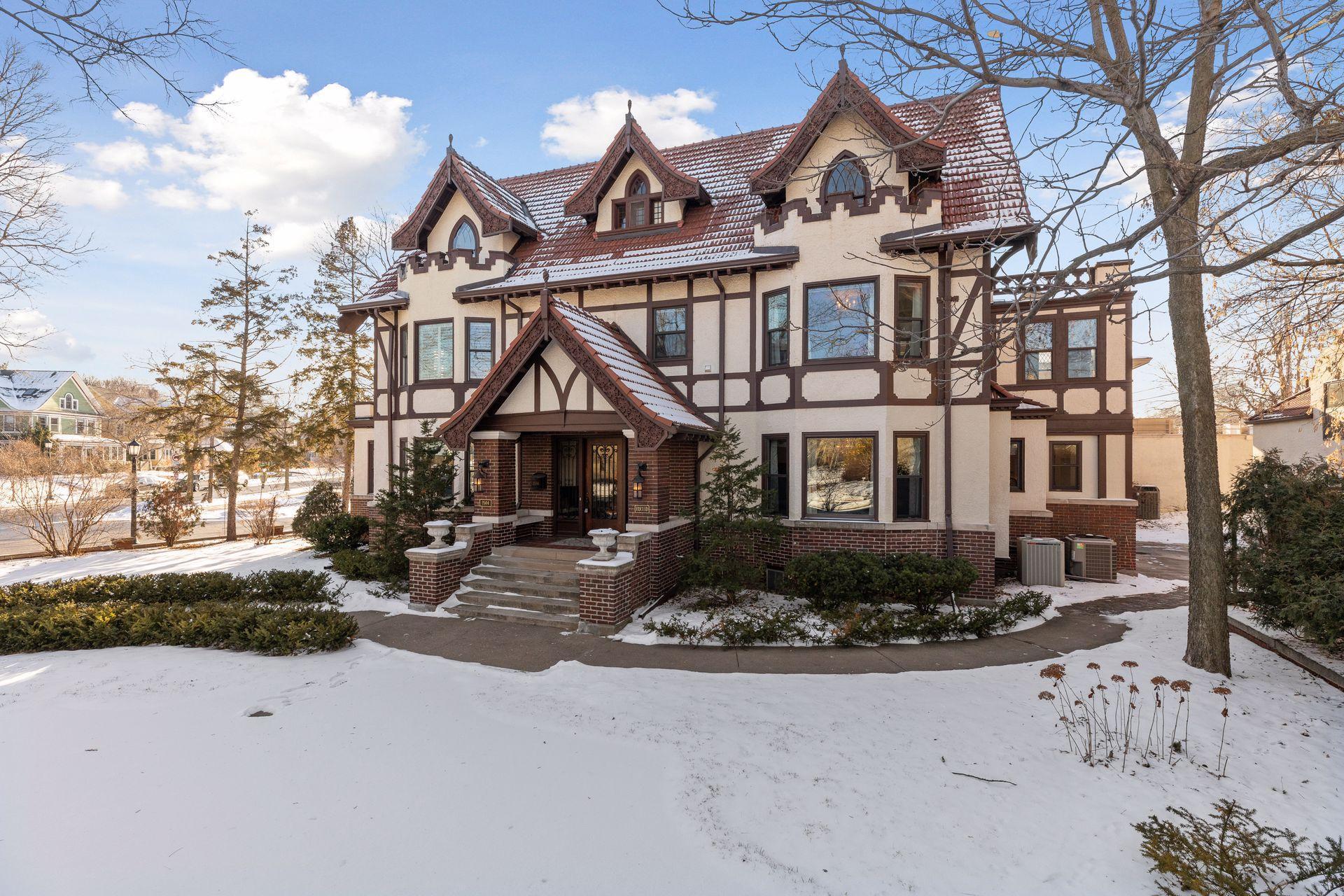 2504 Euclid Place