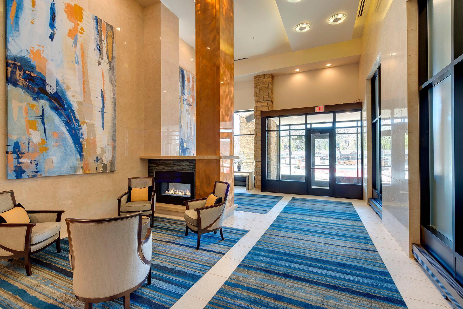 875 Lake Street N 318