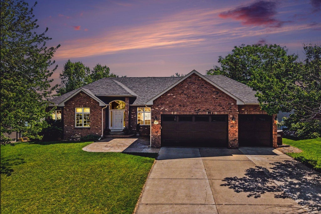 Photo of 8150 9th Street Place N, Oakdale, MN 55128 (MLS # 7083578)