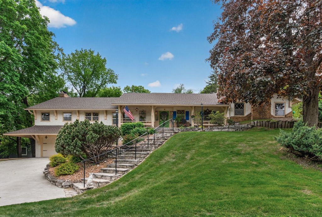 Photo of 13651 Oakwood Curve, Burnsville, MN 55337 (MLS # 7073453)