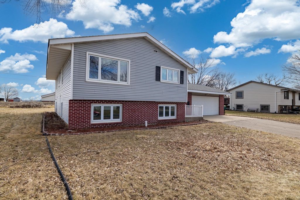 Photo of 821 William Street, Hamburg, MN 55339 (MLS # 7017818)