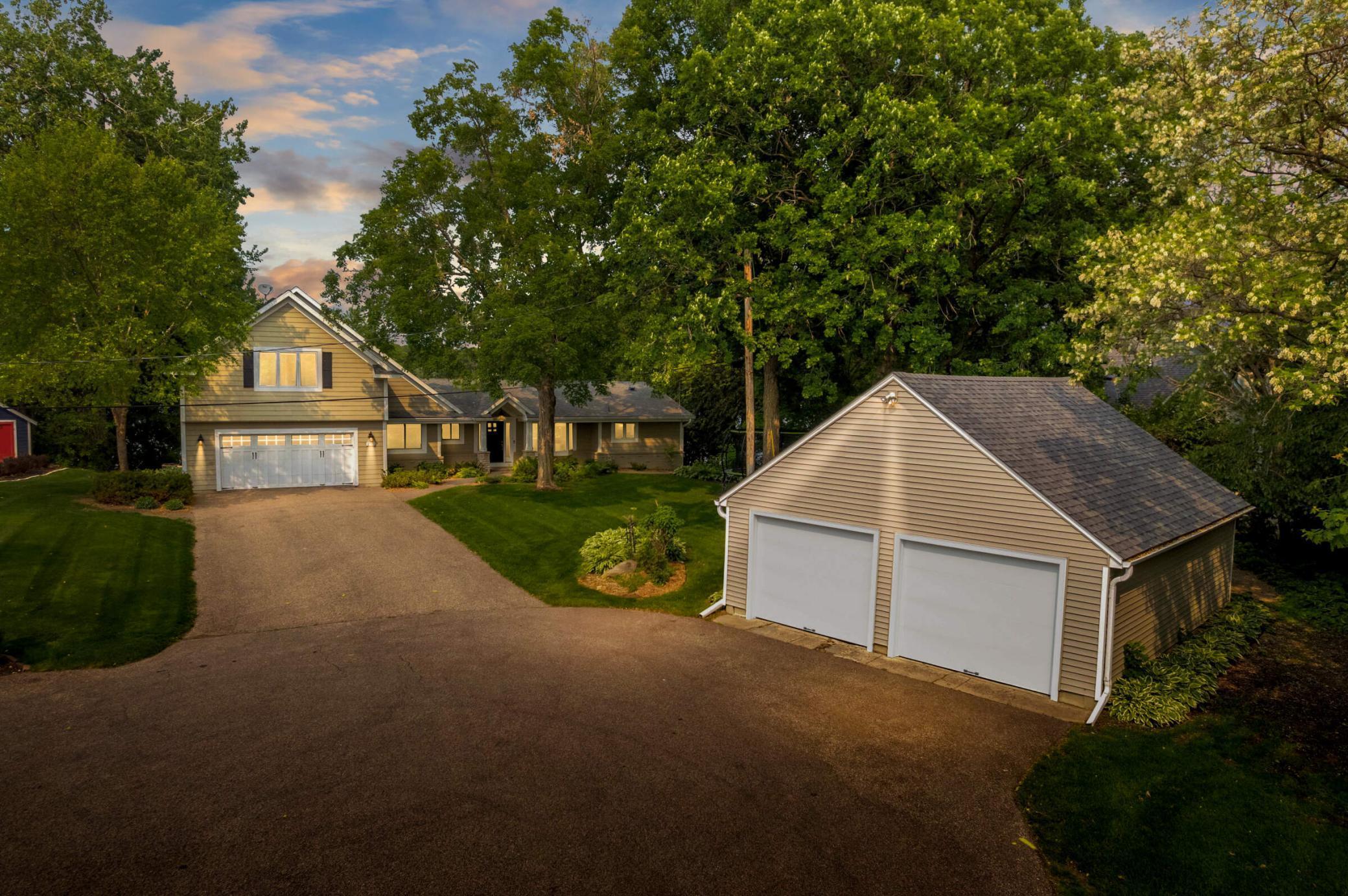 1310 Vine Place