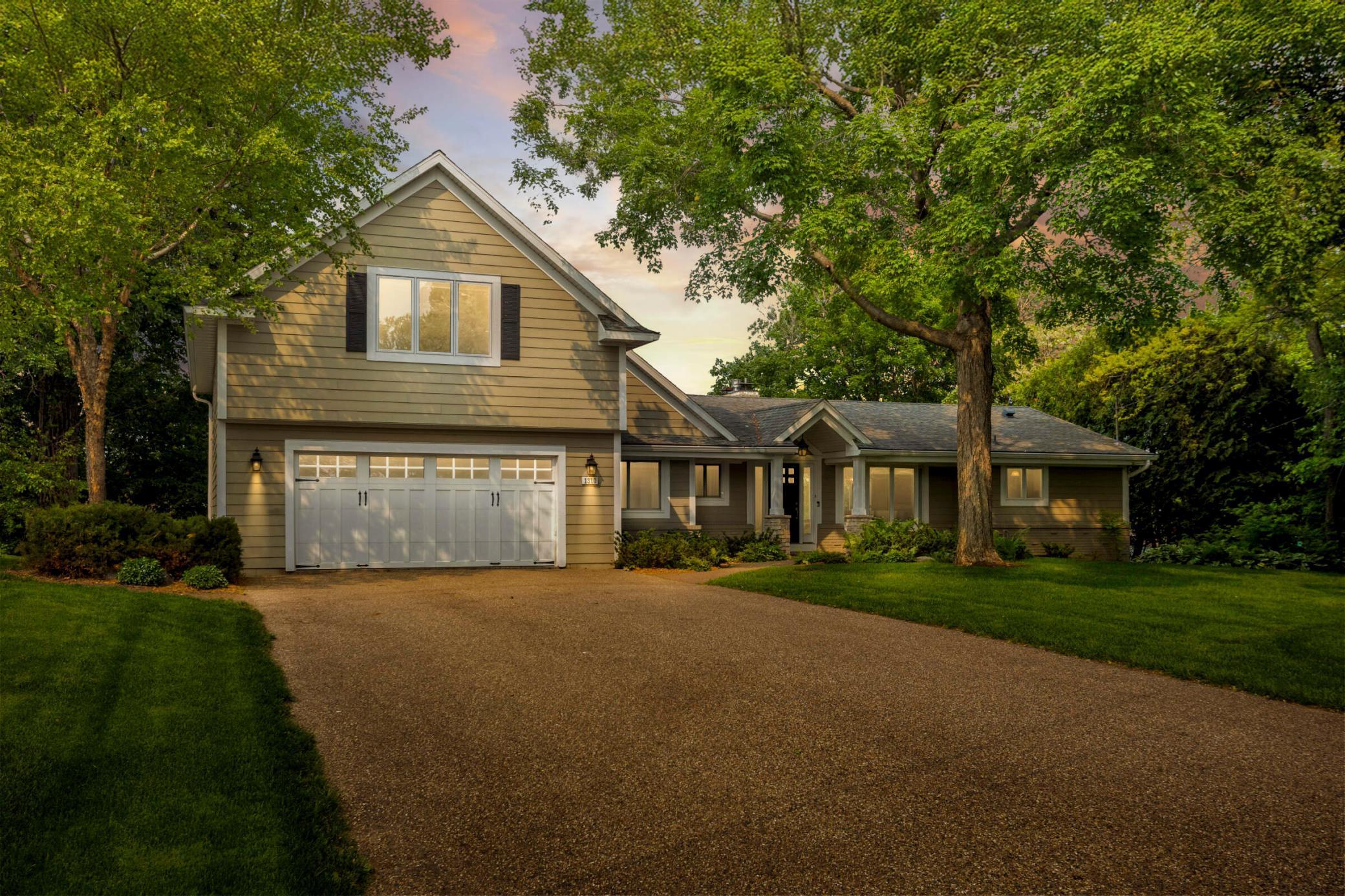 1310 Vine Place