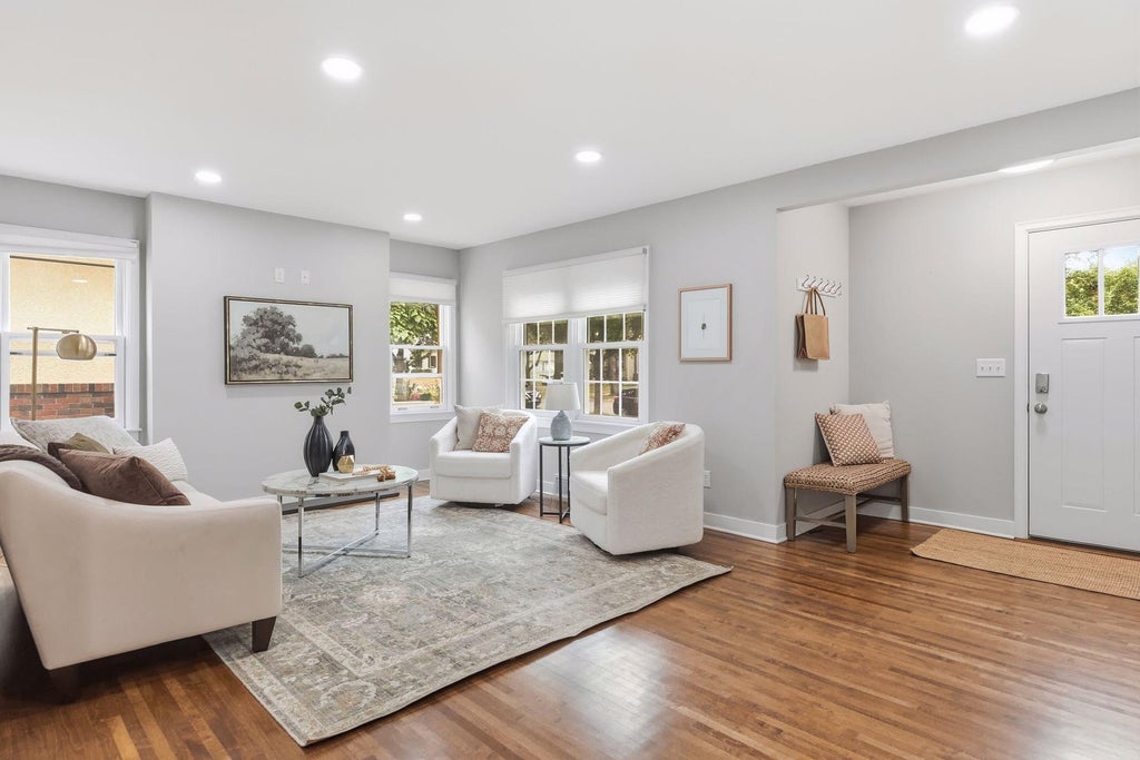 Photo of 2129 Hartford Avenue, Saint Paul, MN 55116 (MLS # 7134806)