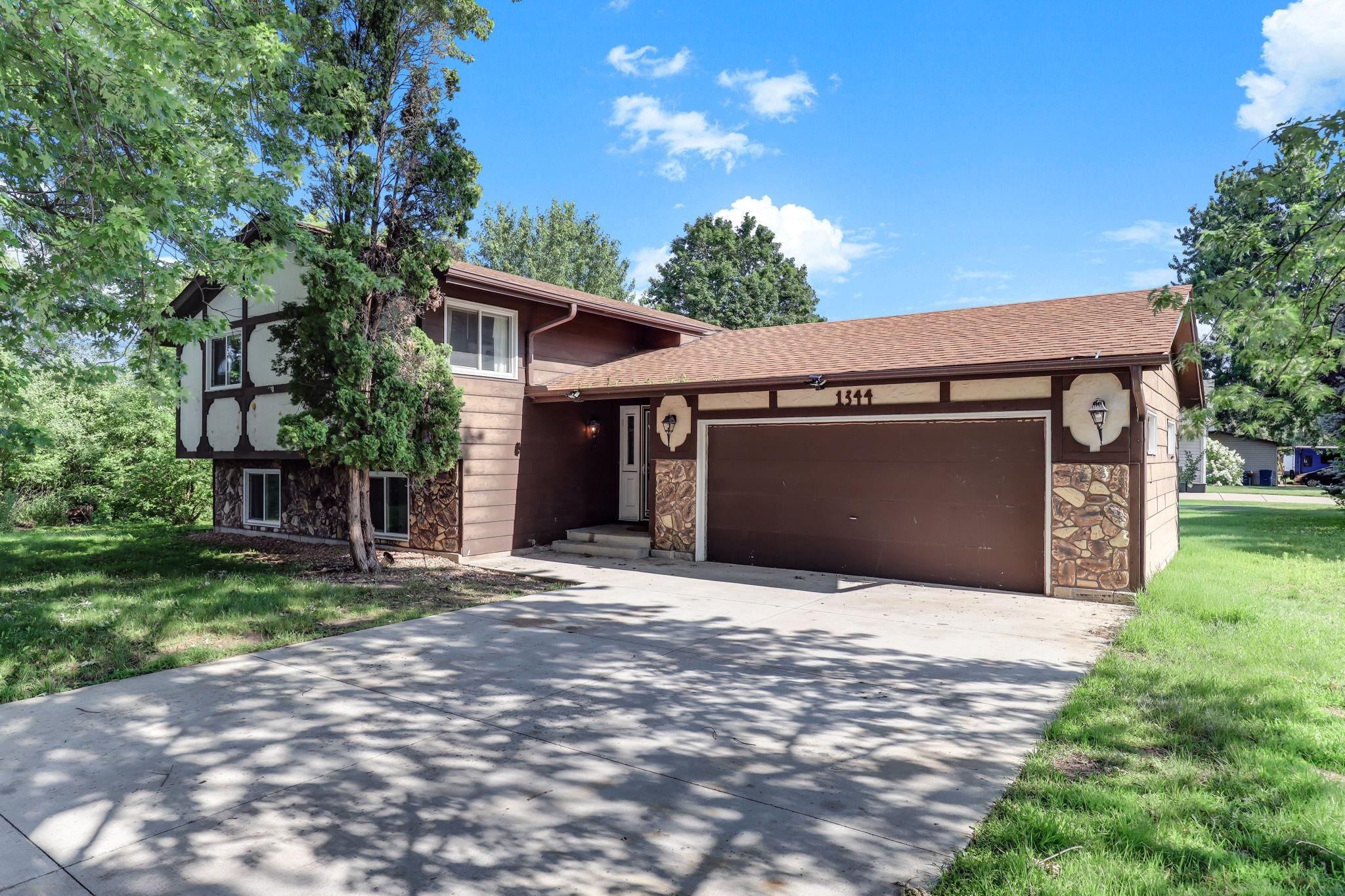 1344 Willow Lake Boulevard