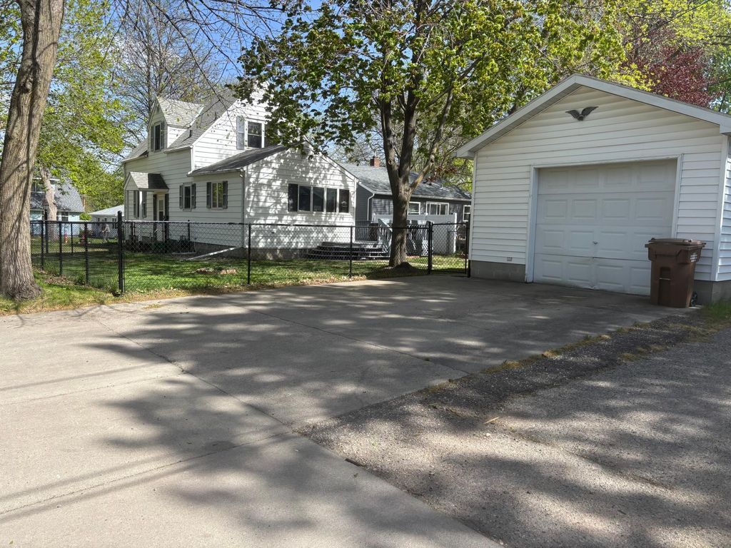 Photo of 121 N 10th Street, Montevideo, MN 56265 (MLS # 7072994)