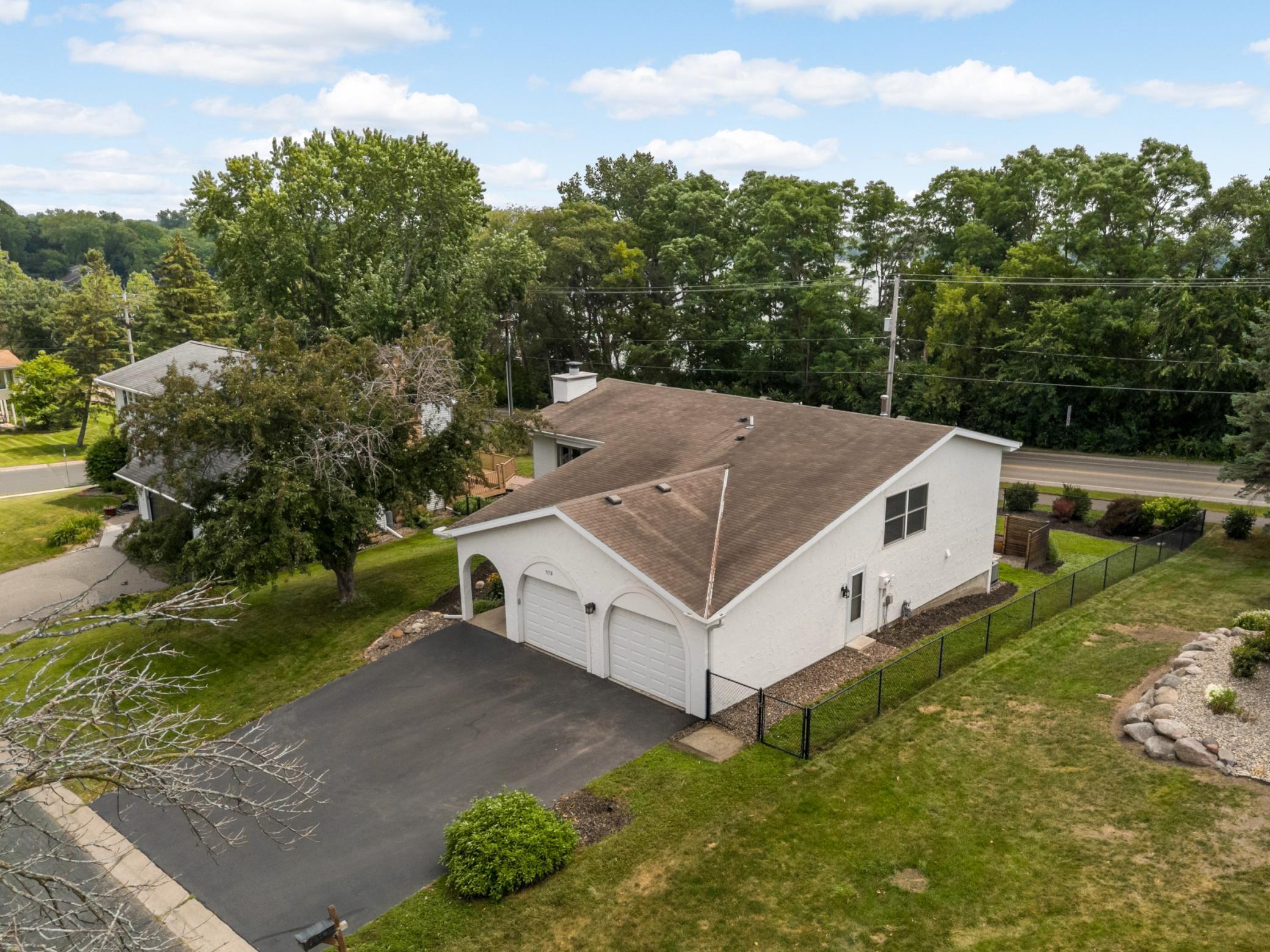 570 Kent Lane