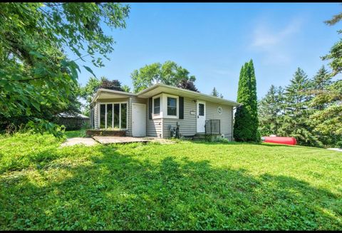 Photo of 1719 Sunset Street, Albert Lea, MN 56007 (MLS # 6774709)