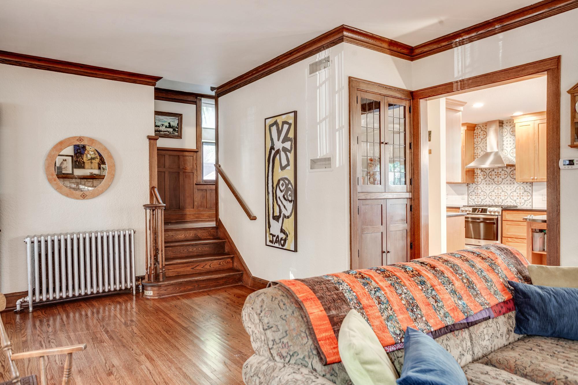 1933 E River Terrace