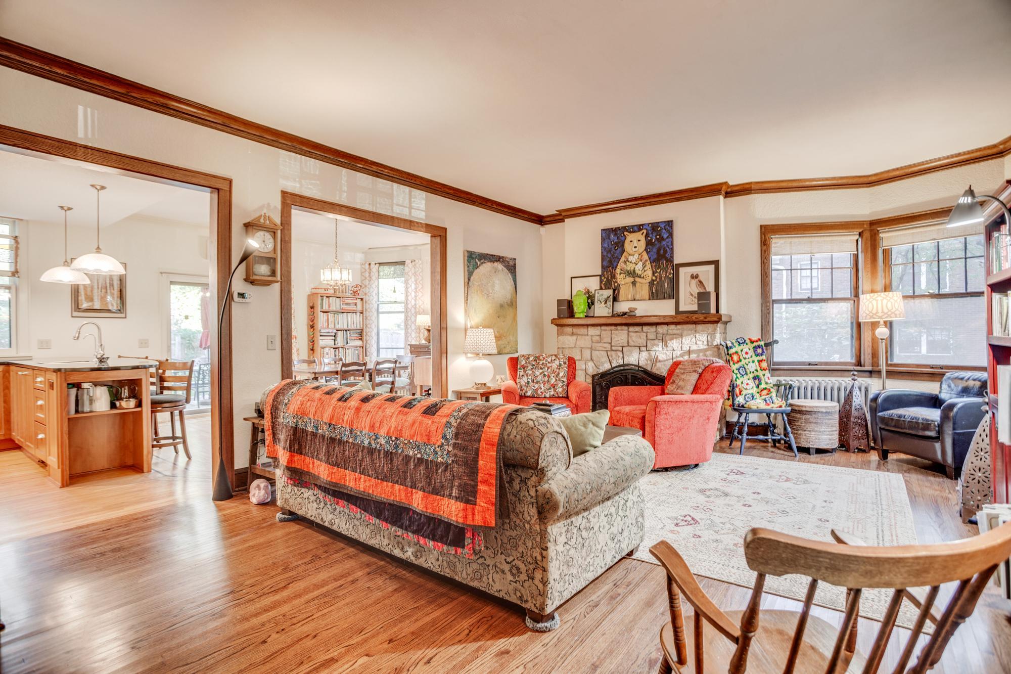 1933 E River Terrace