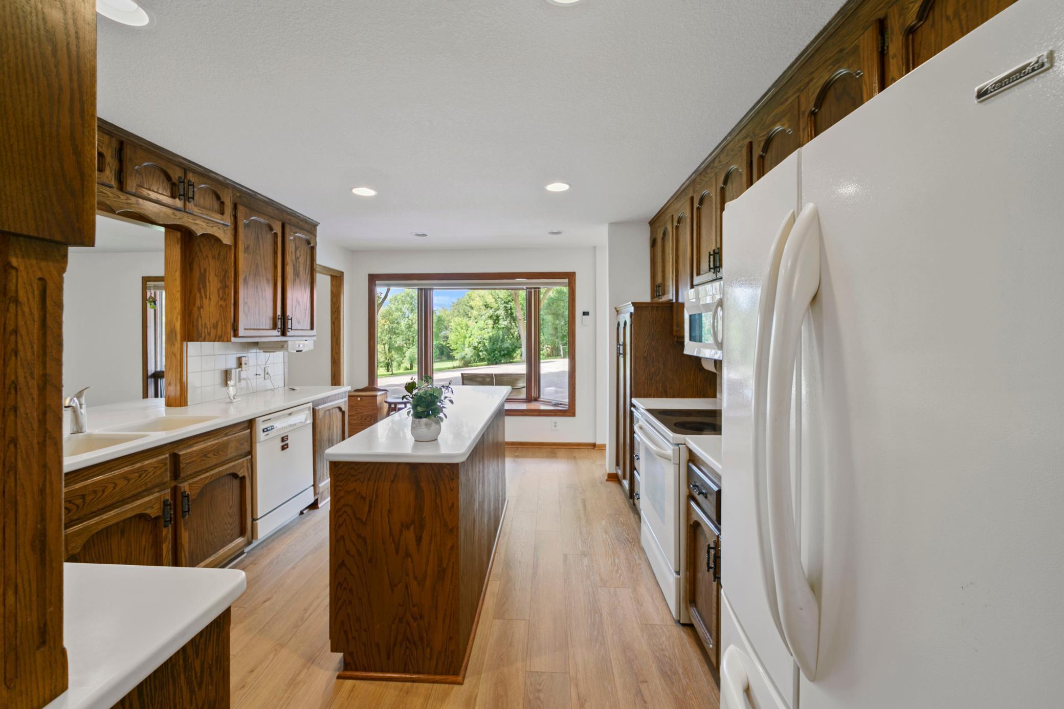 710 N Shore Drive W