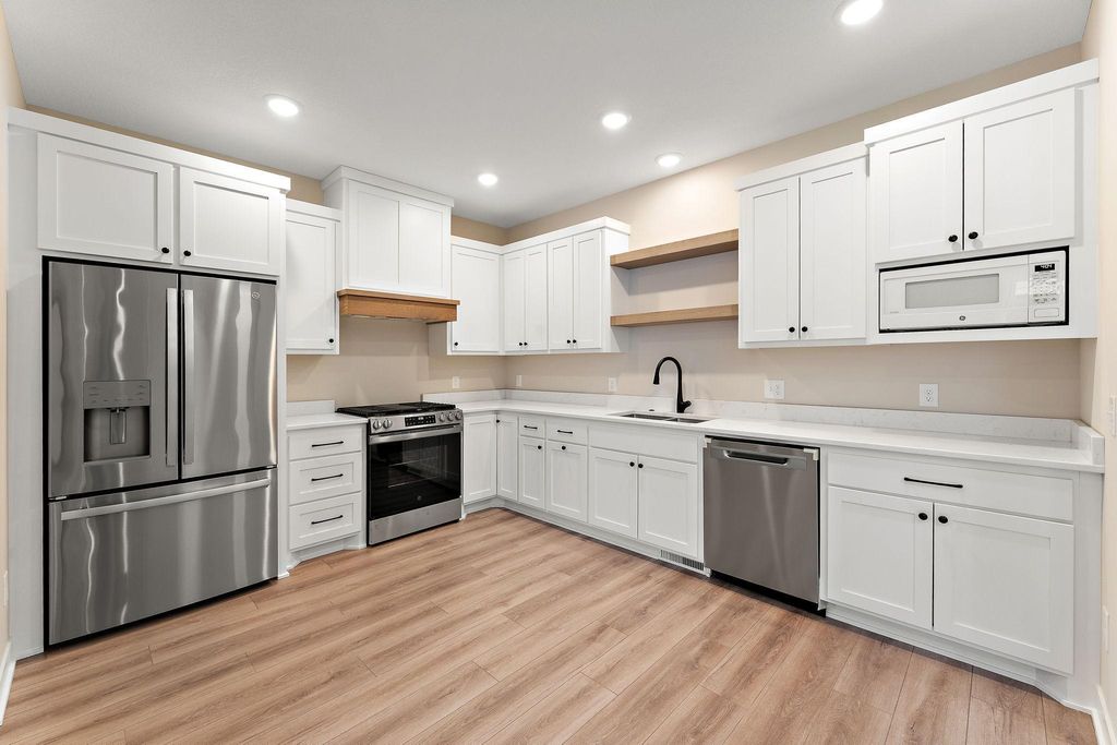 Photo of 2452 County Road D W, Roseville, MN 55112 (MLS # 7015206)