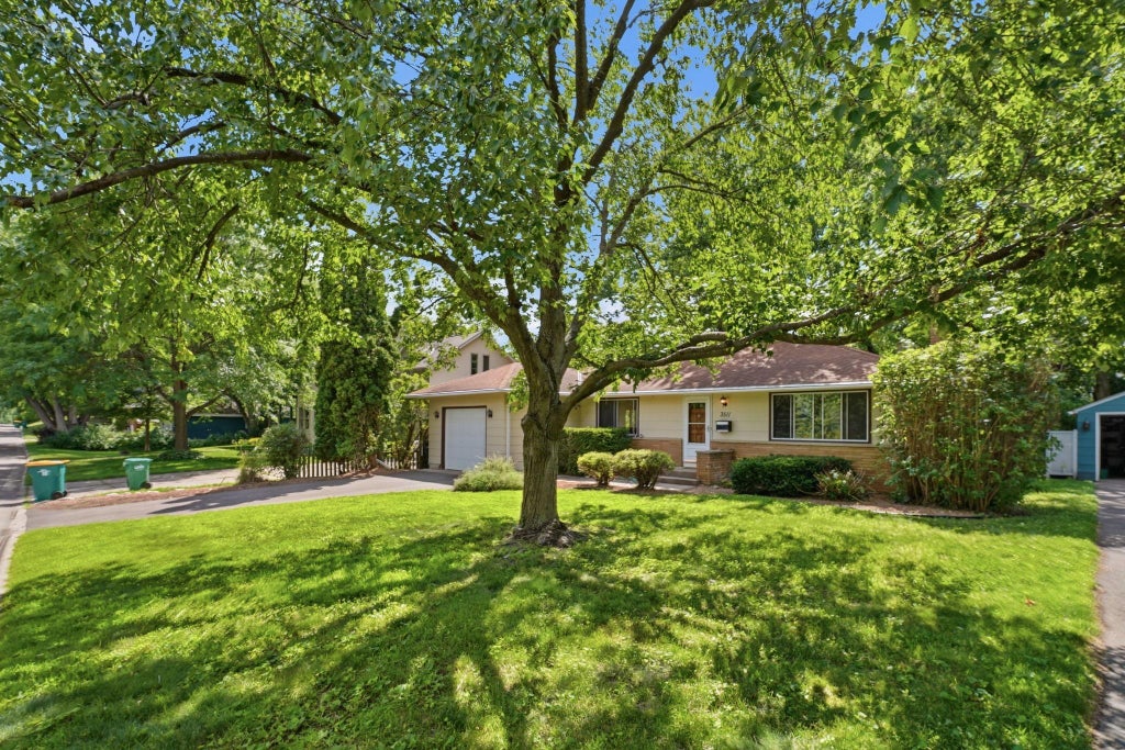 Photo of 3511 Zane Avenue N, Crystal, MN 55422 (MLS # 7106315)