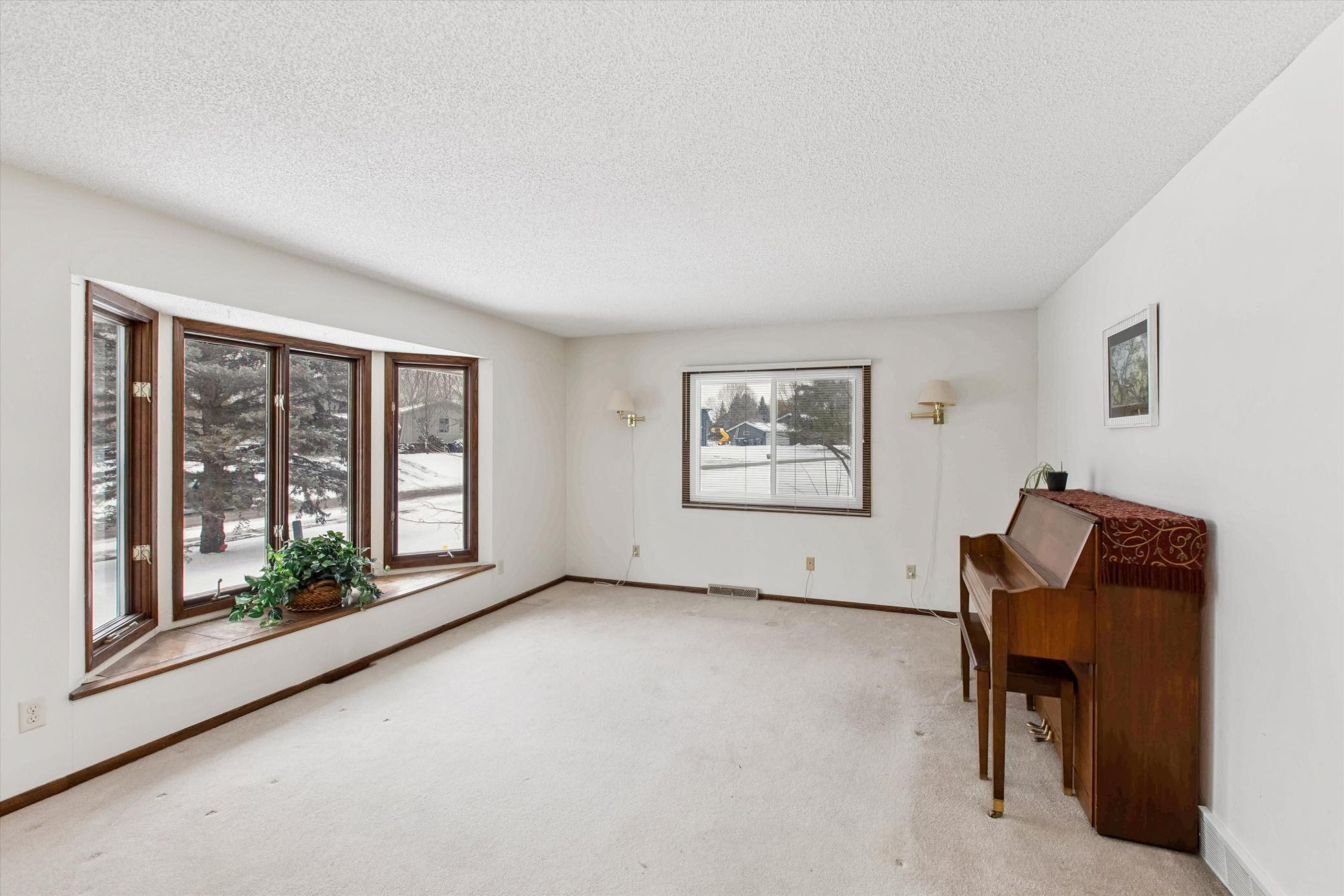 9676 Crestwood Terrace