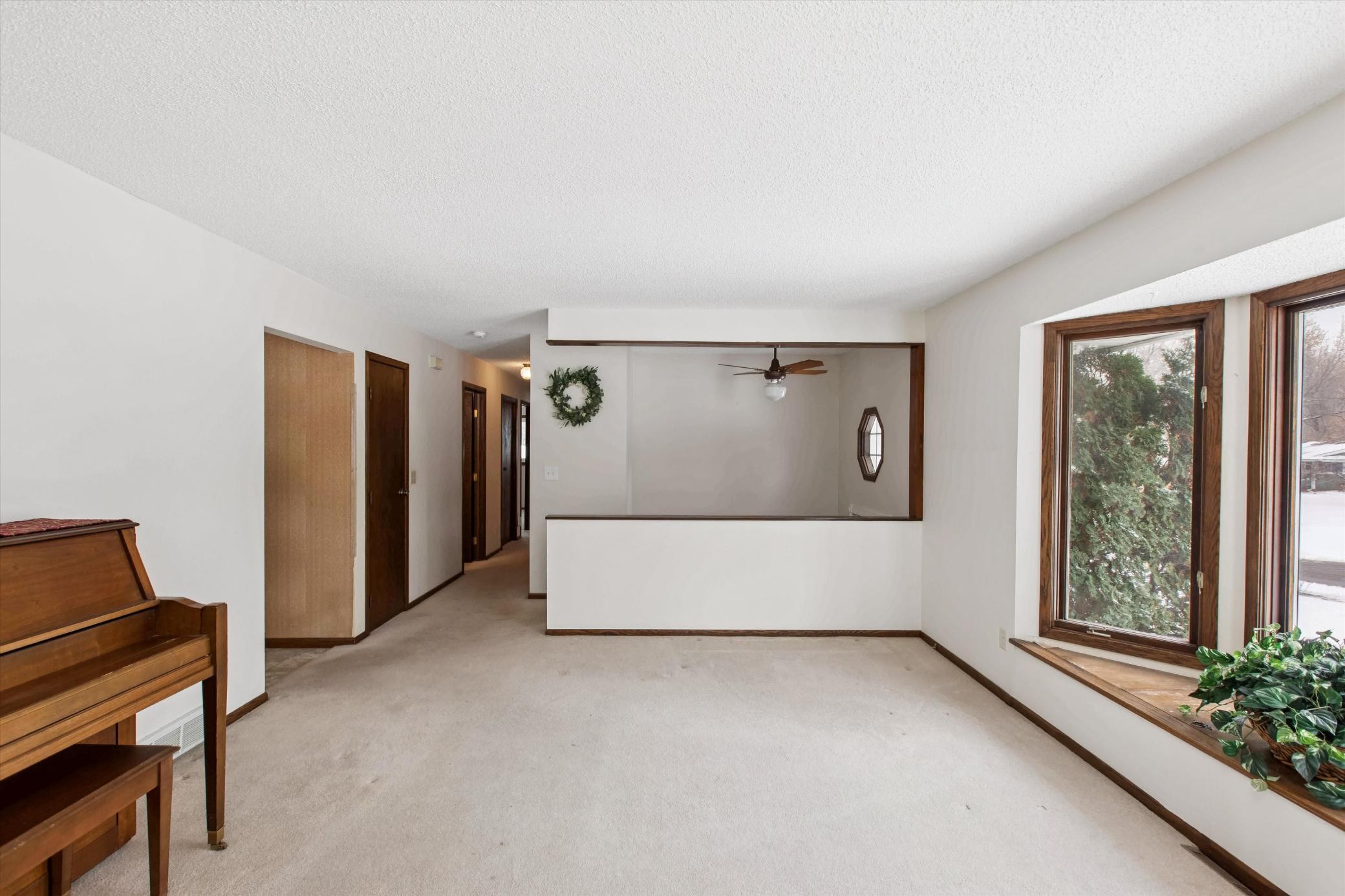 9676 Crestwood Terrace