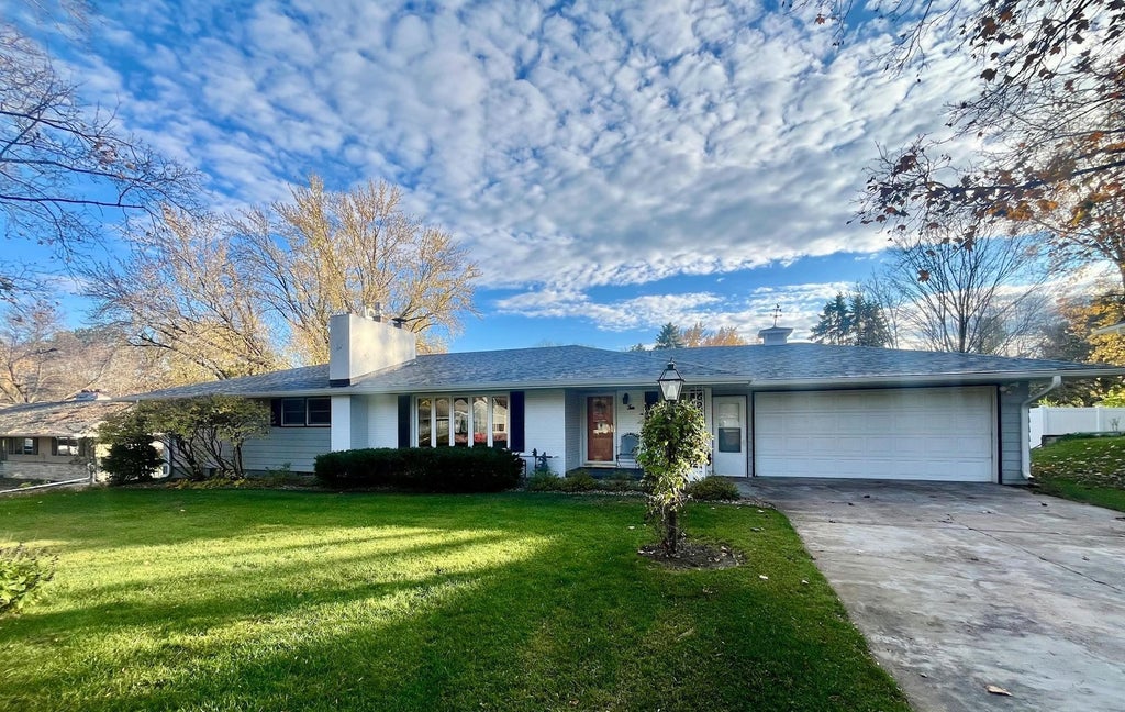 Photo of 10 Roger Road, Saint Cloud, MN 56301 (MLS # 7165490)