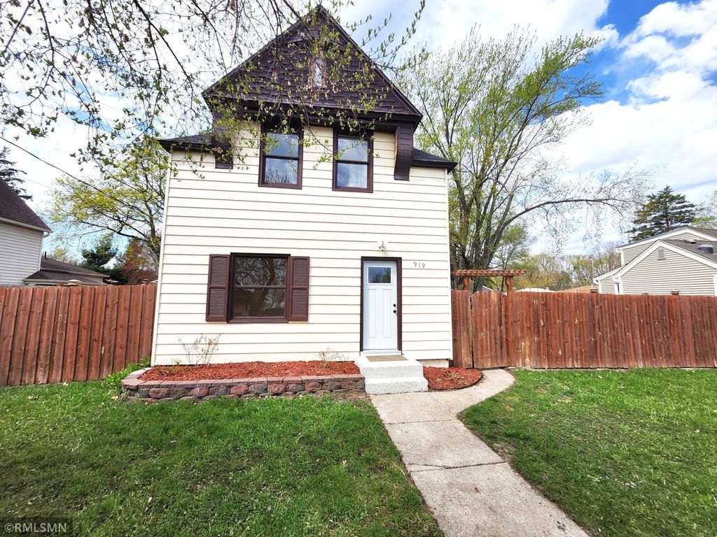 Photo of 919 Warner Avenue, South Saint Paul, MN 55075 (MLS # 7050502)
