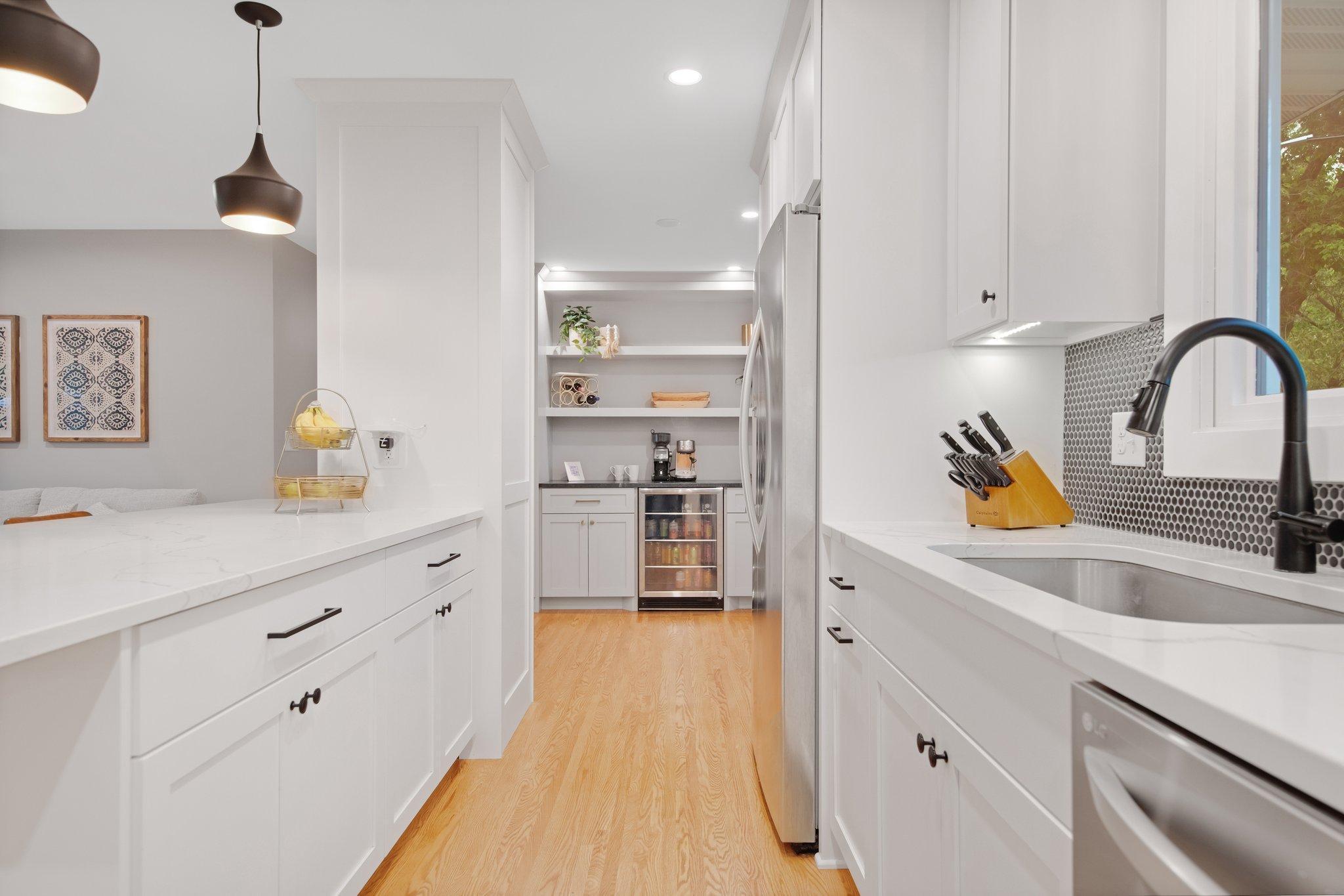 2400 Oakwood Drive