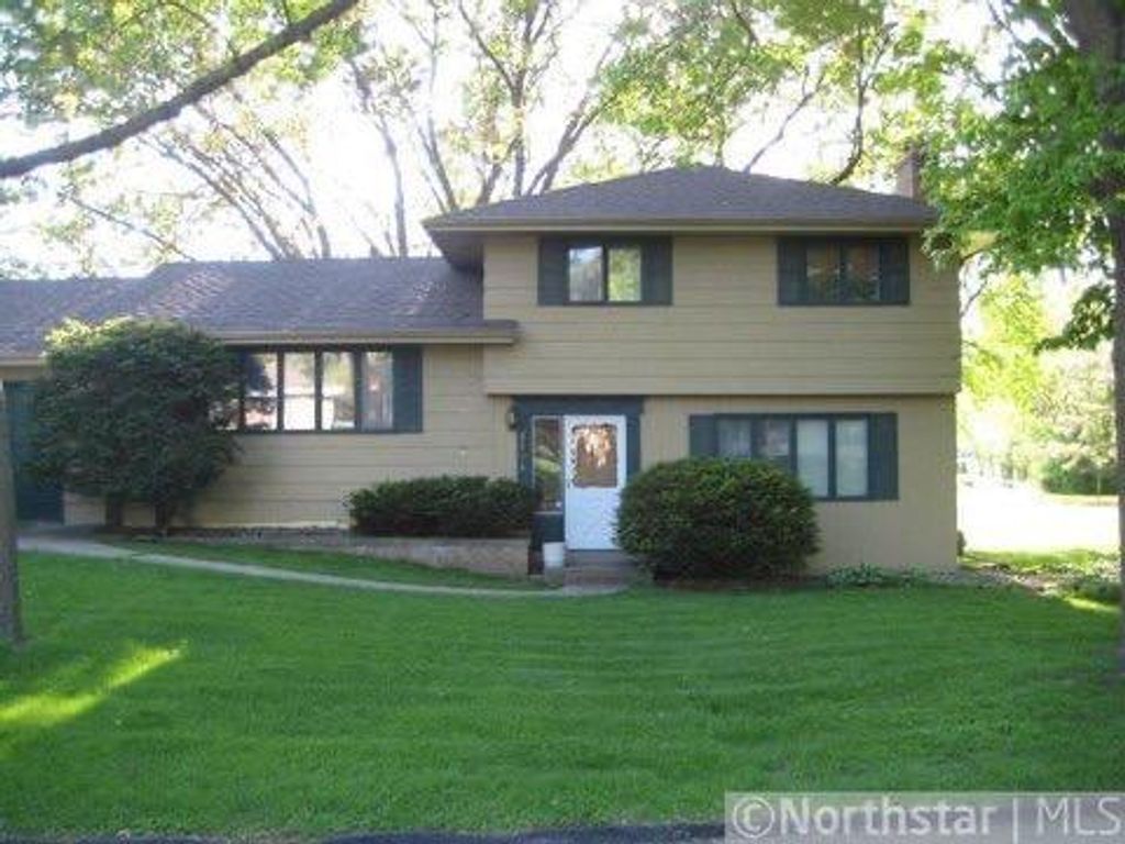 Photo of 2200 Windsor Lake Drive, Hopkins, MN 55305 (MLS # 7015624)