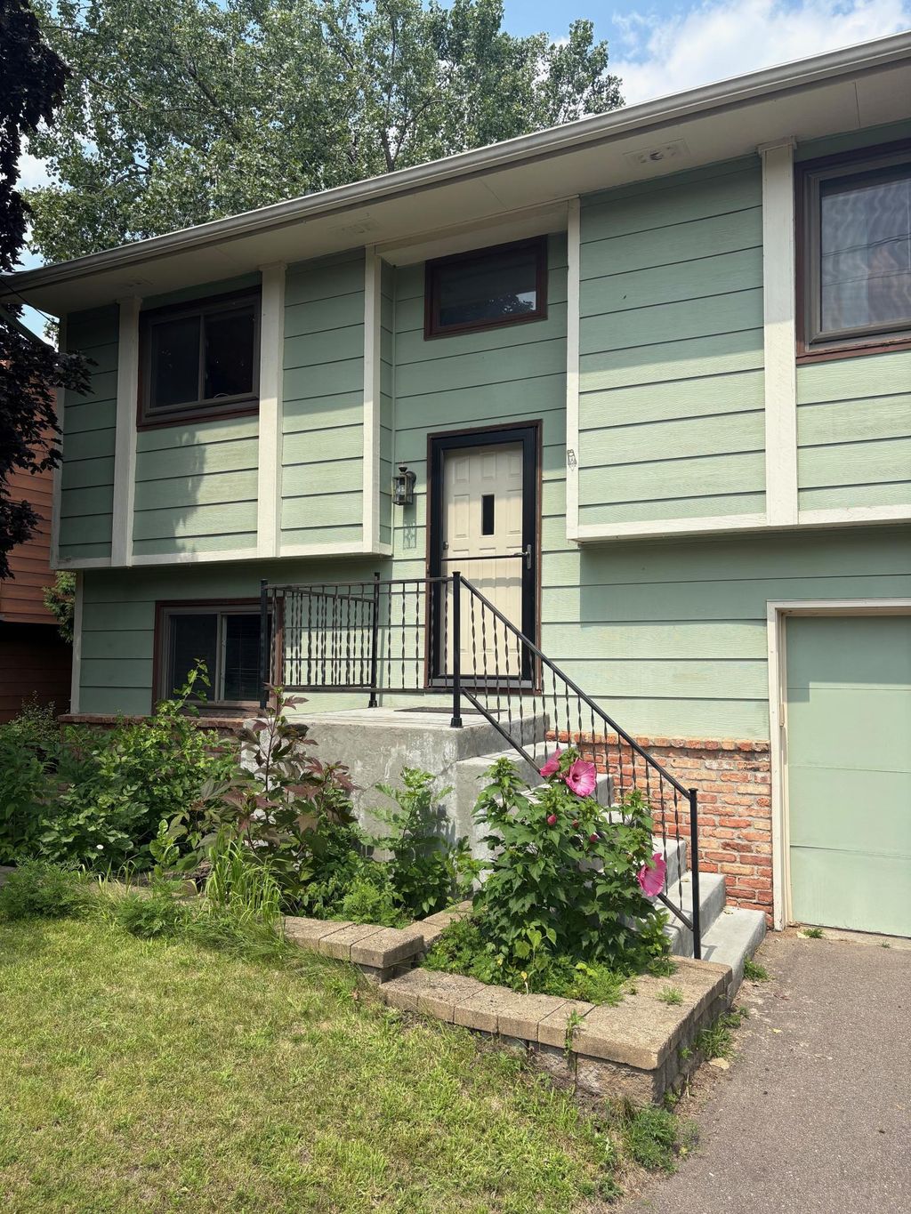 Photo of 16826 Excelsior Boulevard, Minnetonka, MN 55345 (MLS # 7010241)