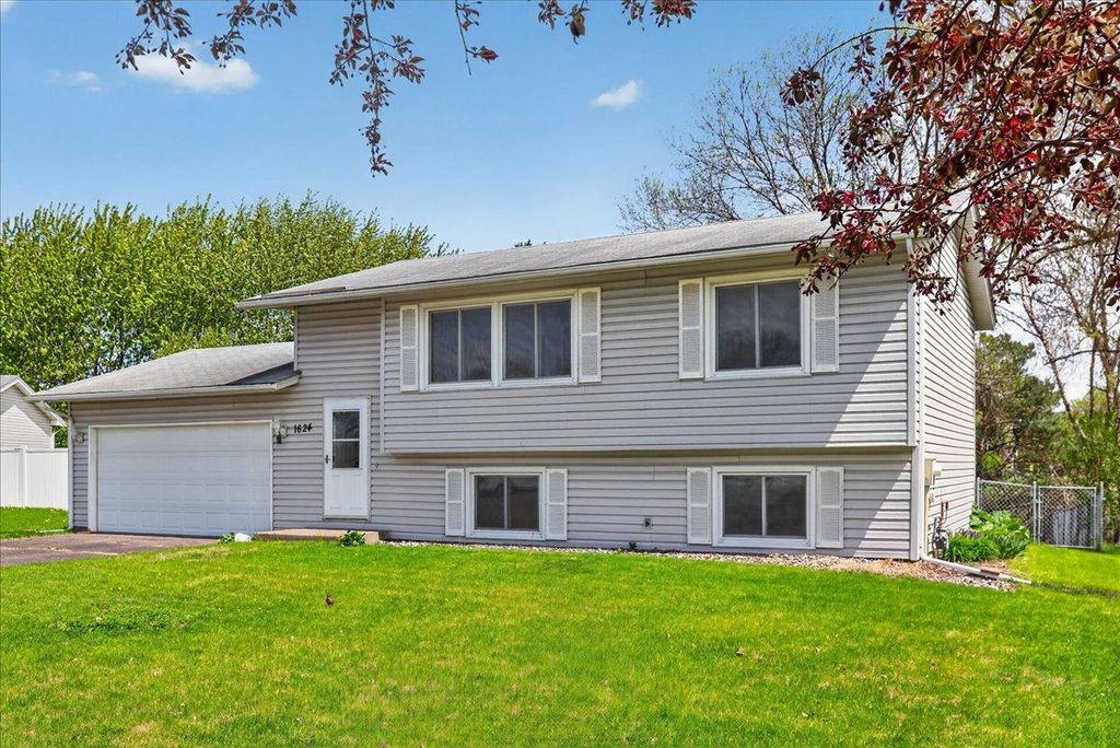 Photo of 1624 84th Court N, Brooklyn Park, MN 55444 (MLS # 7041280)