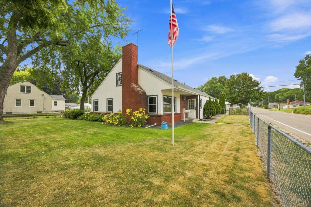 Photo of 6900 Queen Avenue S, Richfield, MN 55423 (MLS # 7128096)