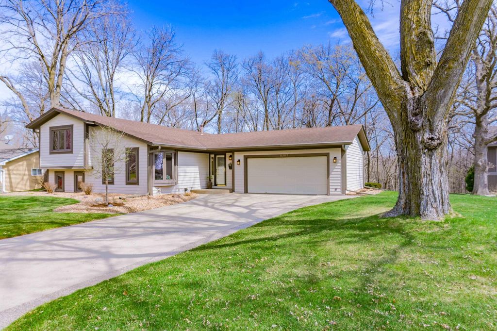 Photo of 112117 Haering Circle, Chaska, MN 55318 (MLS # 7056008)