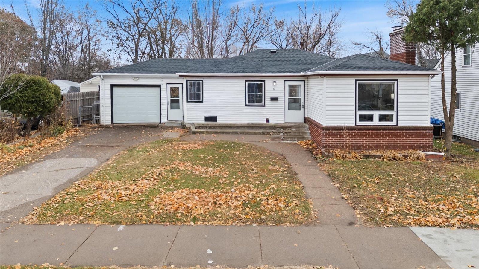 32 Jessamine Avenue E