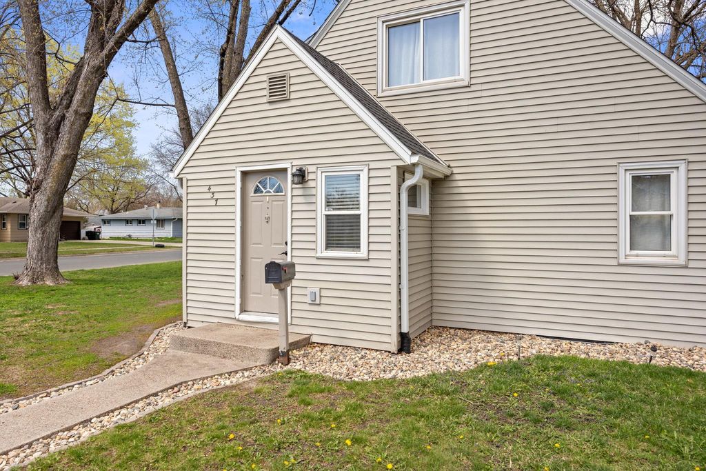 Photo of 437 Linden Avenue SW, Hutchinson, MN 55350 (MLS # 7059070)