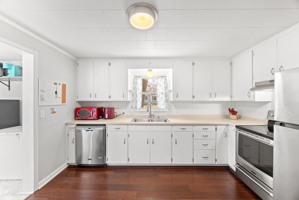 Photo of 437 Linden Avenue SW, Hutchinson, MN 55350 (MLS # 7059070)