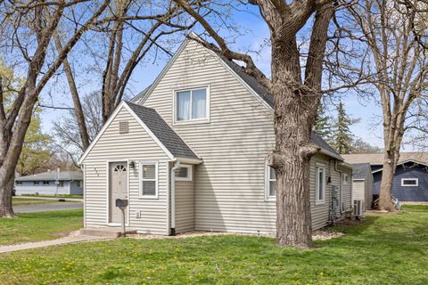 Photo of 437 Linden Avenue SW, Hutchinson, MN 55350 (MLS # 7059070)